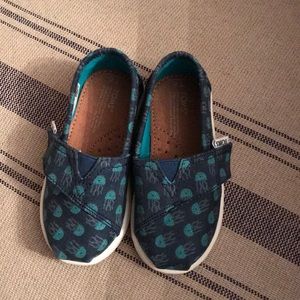 Toms Toddler Shoes Size 6 NWOT